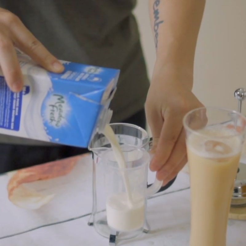 Bước 3 Hoàn thành Trà lipton sữa đá