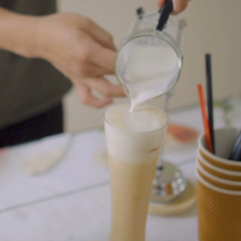 Bước 3 Hoàn thành Trà lipton sữa đá