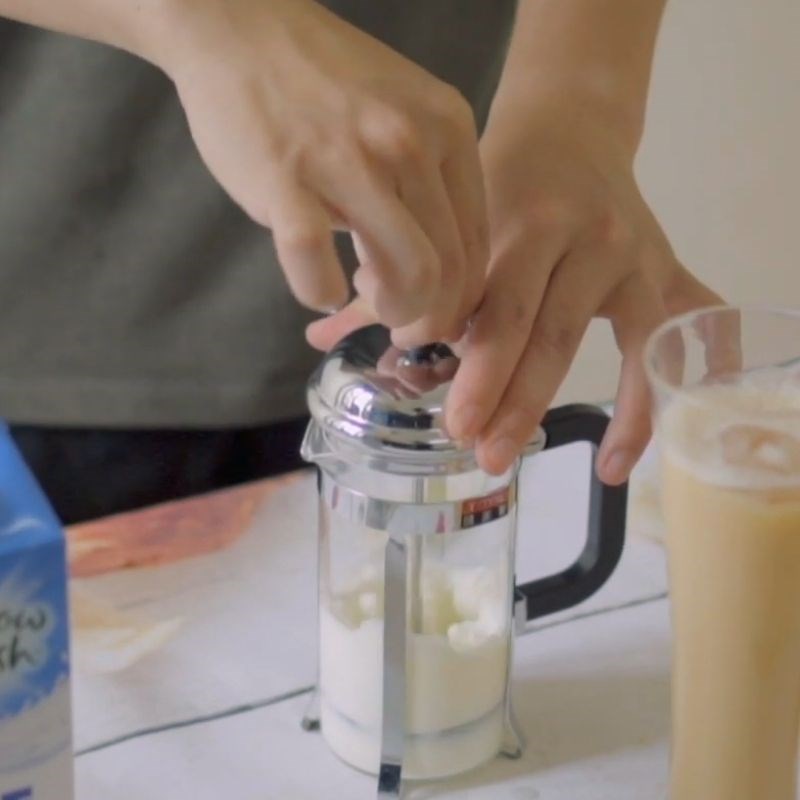 Bước 3 Hoàn thành Trà lipton sữa đá