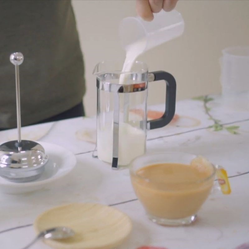Bước 3 Hoàn thành Trà lipton sữa nóng