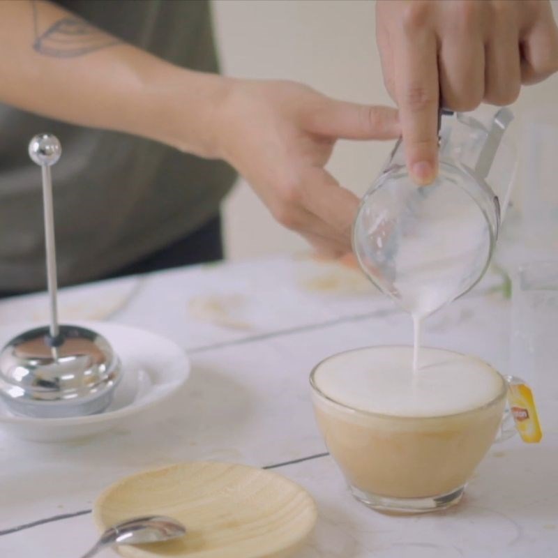 Bước 3 Hoàn thành Trà lipton sữa nóng