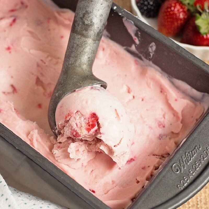 Bước 3 Làm đông kem dâu sữa chua Kem dâu sữa chua