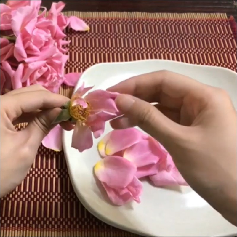 Bước 1 Làm hoa khô Cách làm túi thơm từ hoa khô