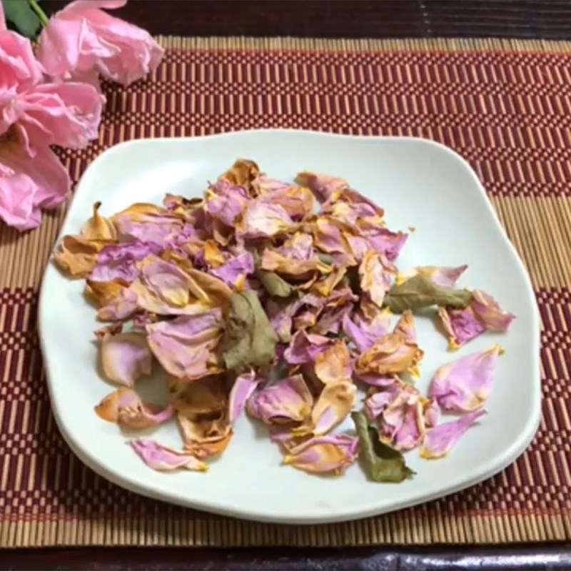 Bước 1 Làm hoa khô Cách làm túi thơm từ hoa khô