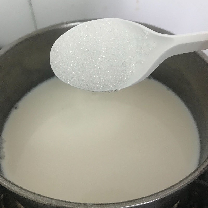 Bước 2 Làm hỗn hợp trứng sữa Lòng trắng trứng hấp sữa tươi