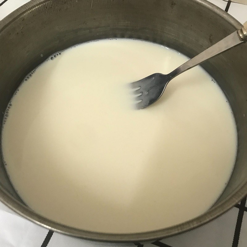 Bước 2 Làm hỗn hợp trứng sữa Lòng trắng trứng hấp sữa tươi