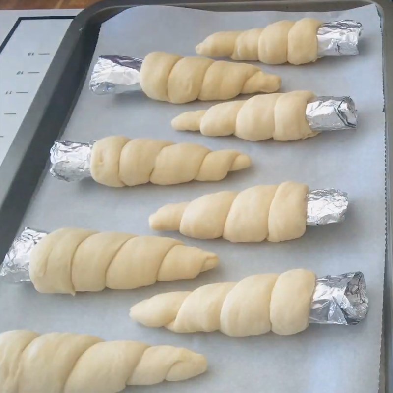 Bước 4 Làm khuôn và tạo hình bánh Bánh mì ốc quế nhân kem