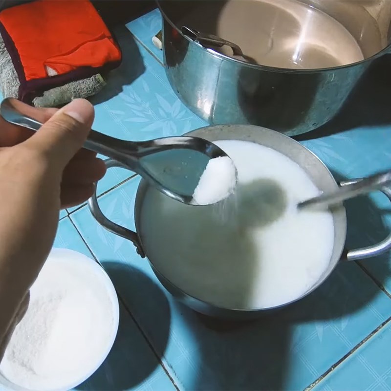 Bước 2 Làm lớp rau câu sữa Rau câu milo sữa đặc