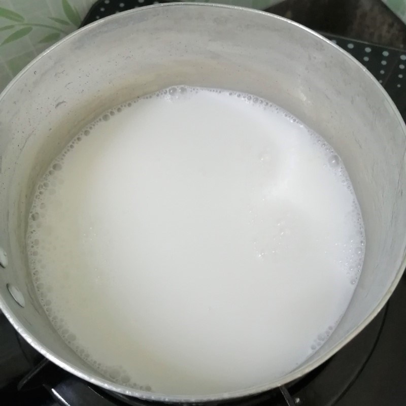 Bước 6 Làm nước cốt dừa Chè trôi nước bằng bột nếp nhân đậu xanh