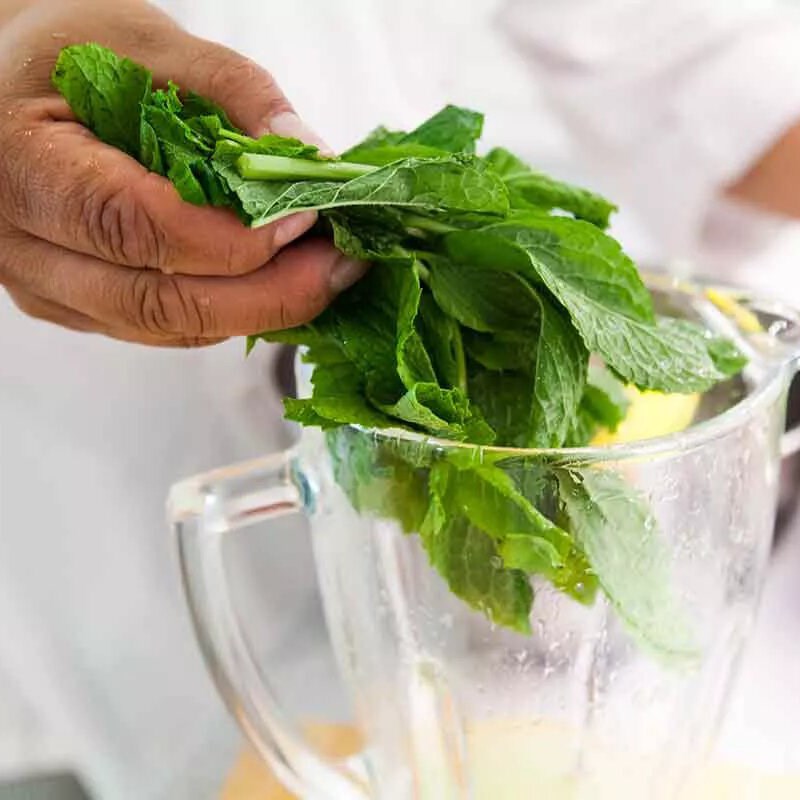 Bước 2 Làm nước ép Nước ép dưa leo bạc hà