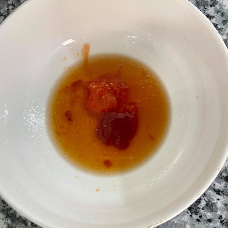 Bước 2 Làm nước sốt Tôm rim chua ngọt