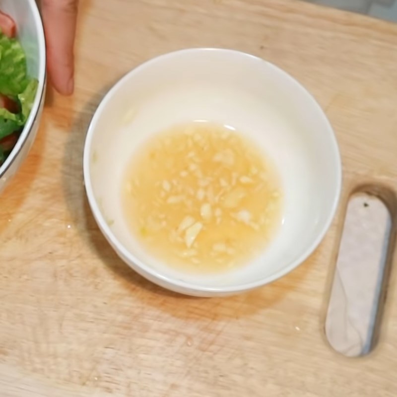 Bước 3 Làm nước trộn Salad xúc xích dưa leo