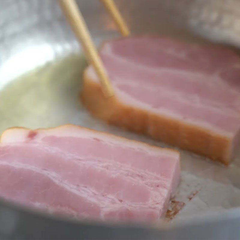 Bước 1 Làm thịt heo xá xíu (bacon chansu) Tonkotsu ramen với thịt xông khói