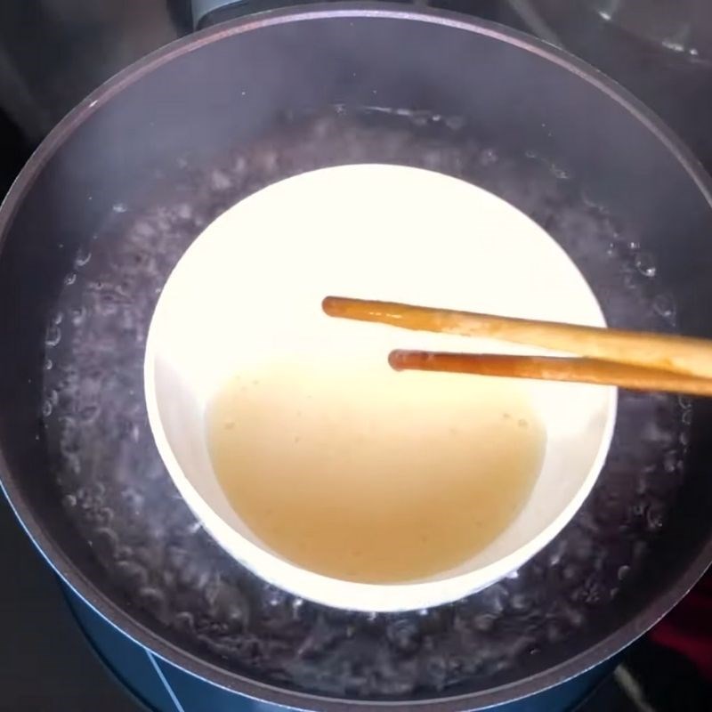 Bước 1 Làm ướt, hấp cách thuỷ bột gelatine Sữa chua dẻo bằng gelatin bột