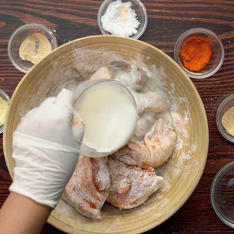 Step 3 Roll the chicken over the fried chicken dough