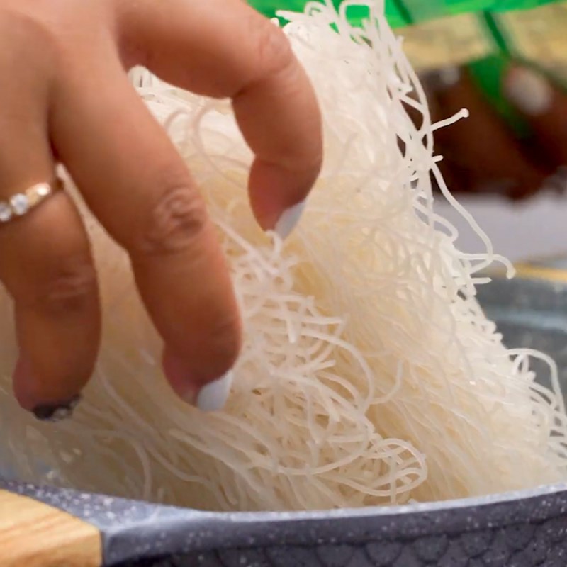 Bước 3 Luộc bún Lẩu tứ xuyên Haidilao