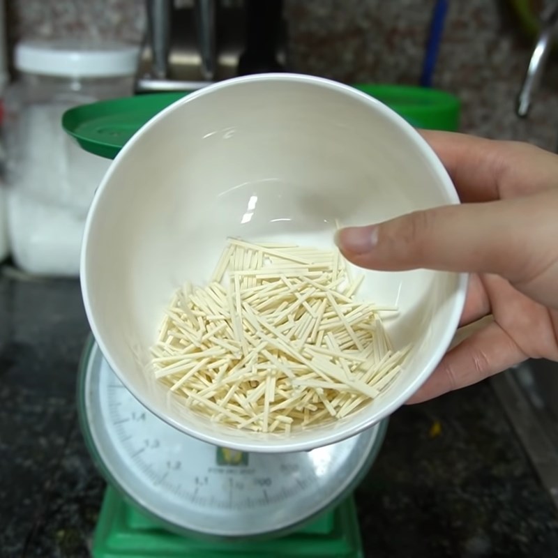 Bước 3 Luộc mì Udon Mì udon cho bé