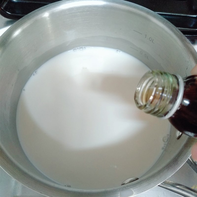 Bước 1 Nấu ấm sữa Bánh flan phô mai bằng nồi chiên không dầu (công thức được chia sẻ từ người dùng)