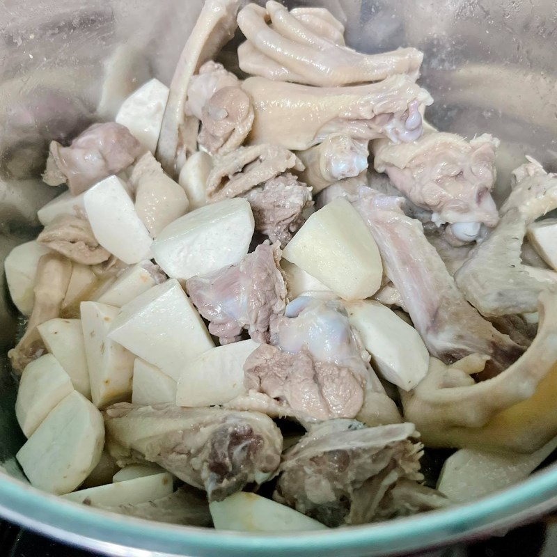 Bước 3 Nấu canh Vịt nấu khoai sọ