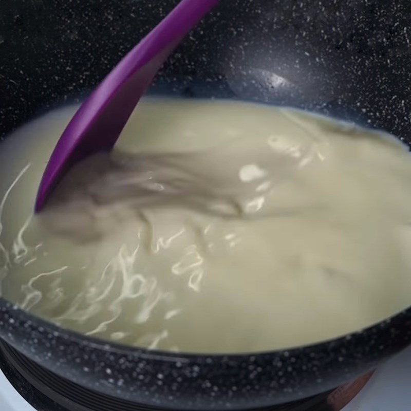 Bước 2 Nấu hỗn hợp sữa tươi Kem dâu tây sữa tươi