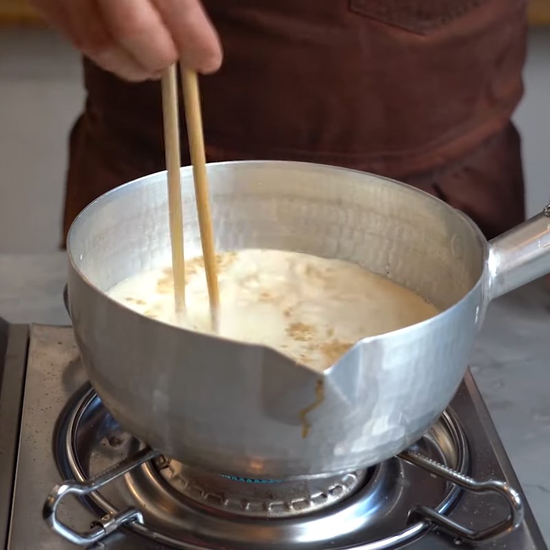 Bước 2 Nấu nước dùng Tonkotsu ramen với thịt xông khói