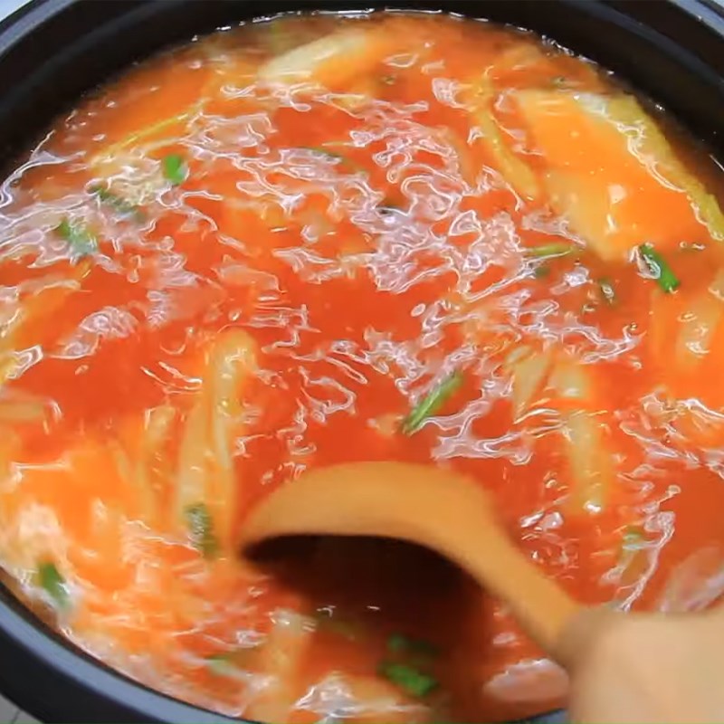 Bước 2 Nấu nước lẩu Lẩu kim chi hải sản Hàn Quốc