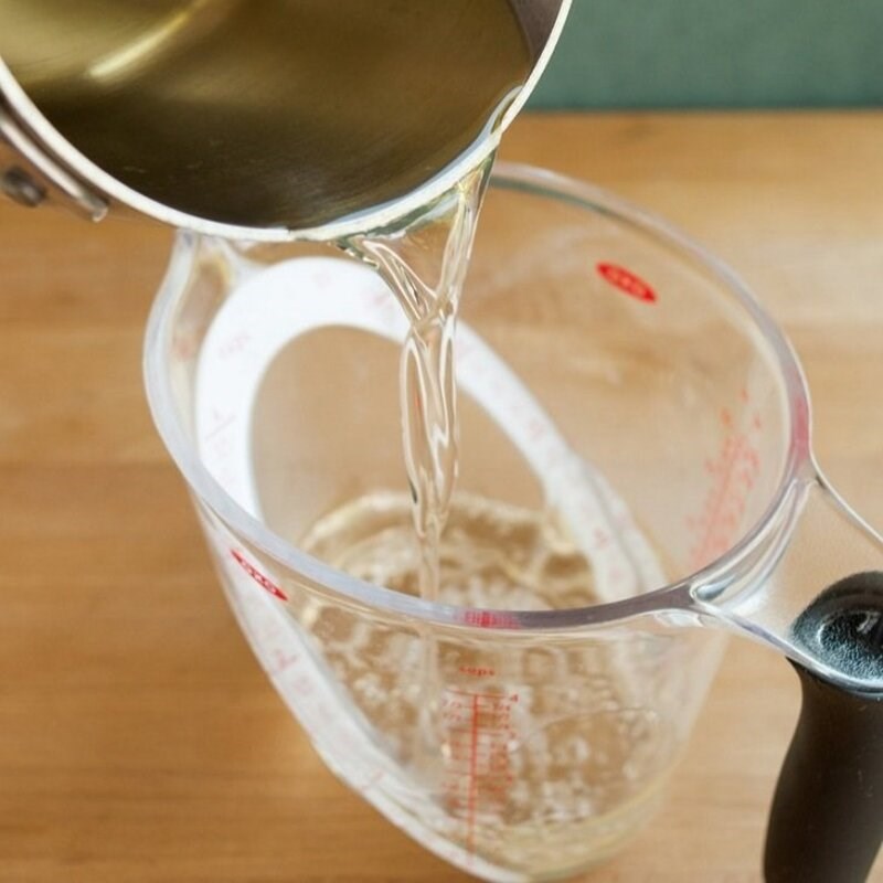 Bước 2 Nấu siro dâu Kem dâu đá bào