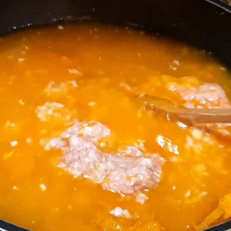 Bước 3 Nấu súp Súp bí đỏ thịt heo