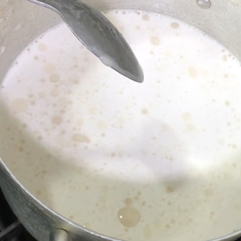 Bước 3 Pha bột Bánh bột lọc lá chuối