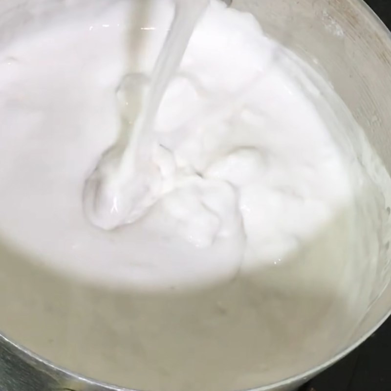 Bước 3 Pha bột Bánh bột lọc lá chuối