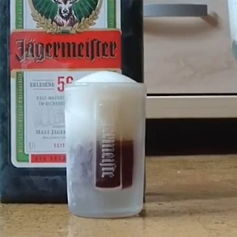 Bước 2 Pha cocktail Jagermeister Rudi