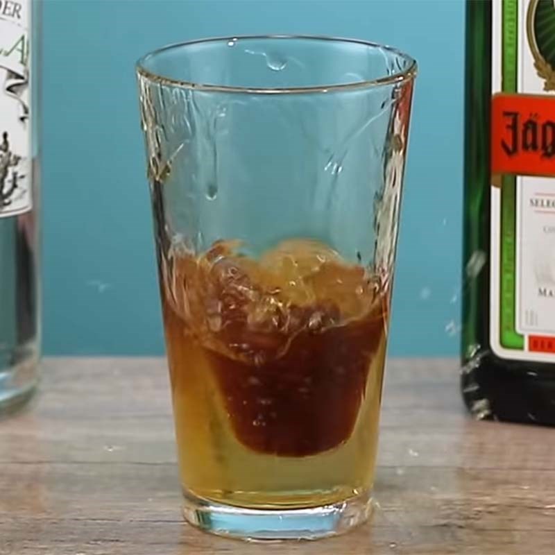 Bước 1 Pha cocktail Jager Grenade