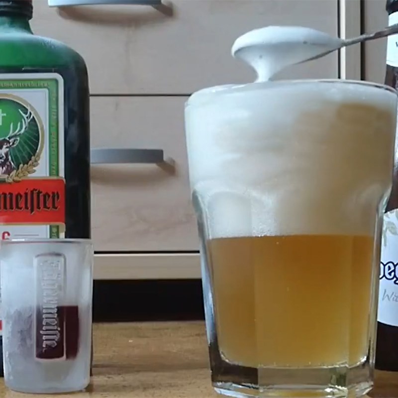 Bước 2 Pha cocktail Jagermeister Rudi