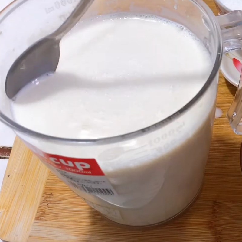 Bước 1 Pha hỗn hợp sữa Kem chanh muối