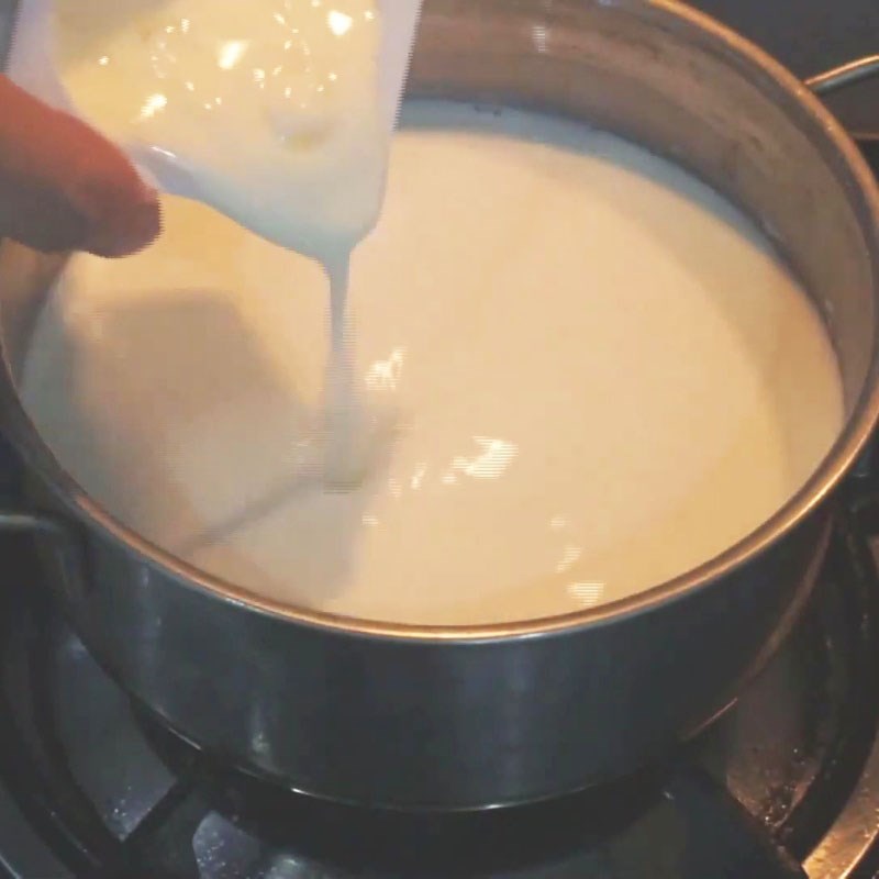 Bước 2 Pha sữa chua cái Sữa chua bằng sữa đặc và sữa bột