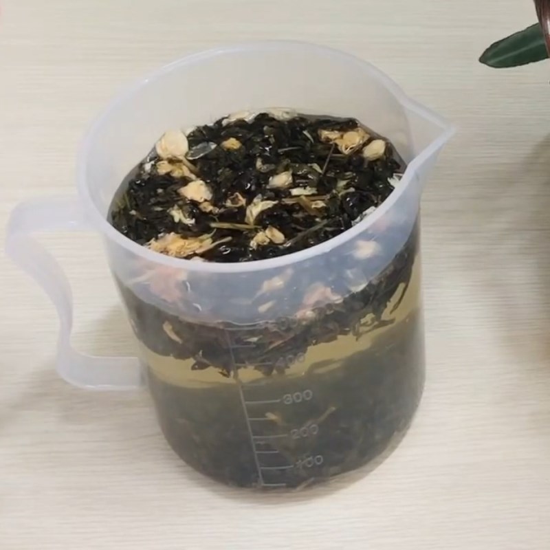 Bước 1 Pha trà Lục trà mật ong