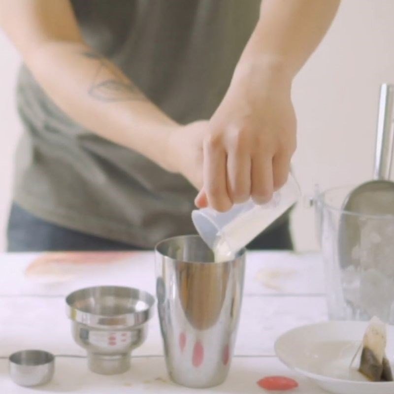 Bước 2 Pha trà lipton sữa đá Trà lipton sữa đá