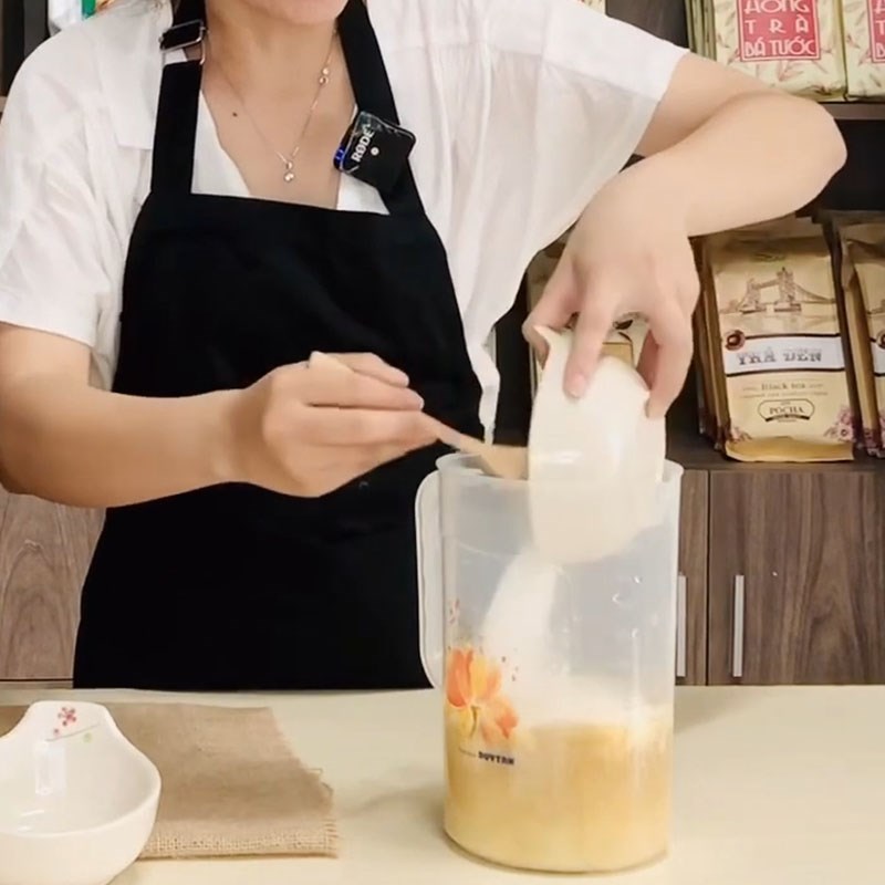 Bước 2 Pha trà sữa lài Trà sữa lài