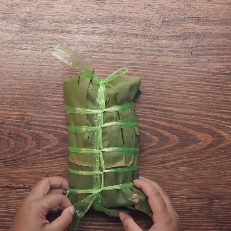 Bước 6 Quết và gói chả Chả lụa bằng máy xay sinh tố