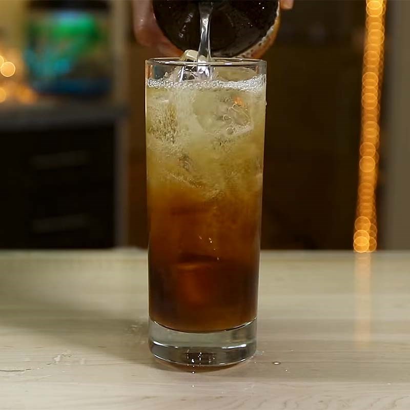 Bước 1 Rót rượu Jager Mule