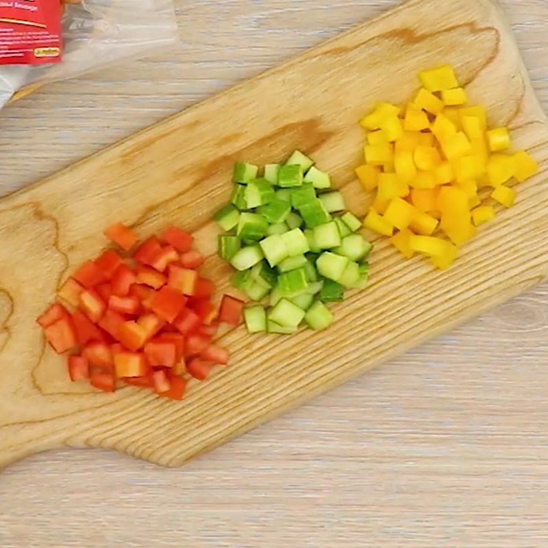 Bước 2 Sơ chế các loại rau củ quả Salad xúc xích nhồi bơ