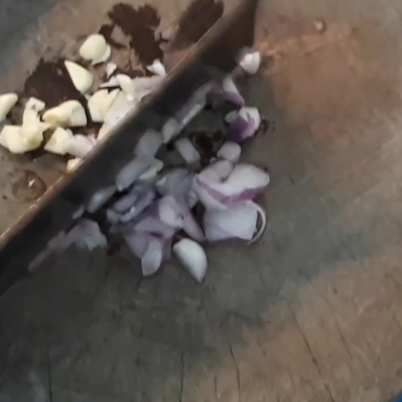 Bước 1 Sơ chế các nguyên liệu Dưa cải chua xào trứng