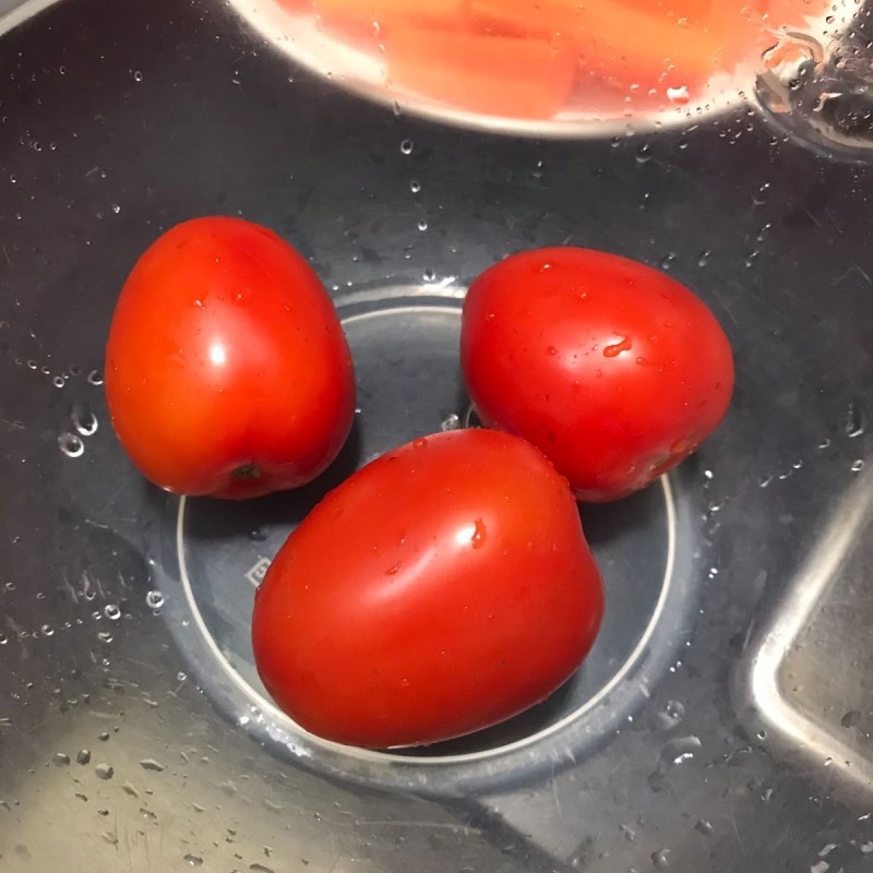 Bước 1 Sơ chế các nguyên liệu Nước ép dứa cà chua