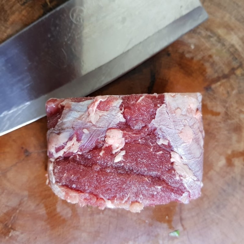 Bước 1 Sơ chế các nguyên liệu Thịt bò xào tỏi (công thức được chia sẻ từ người dùng)