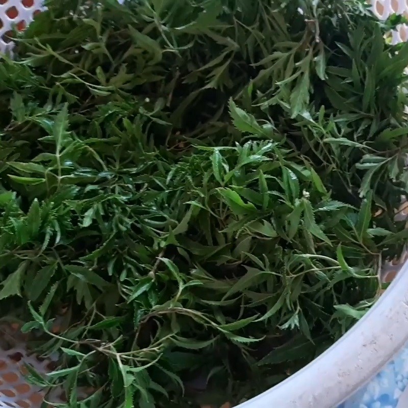 Bước 2 Sơ chế các nguyên liệu còn lại Gỏi đinh lăng thịt gà