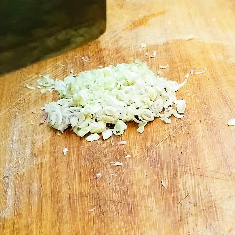 Bước 3 Sơ chế các nguyên liệu còn lại Gỏi vịt rau răm chuối xanh (gỏi vịt bóp thấu)