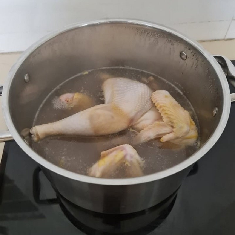 Bước 1 Sơ chế và luộc thịt gà Súp gà