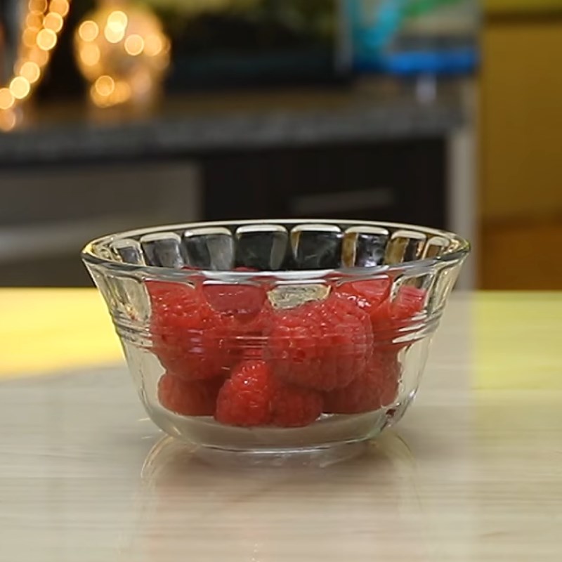 Bước 1 Sơ chế nguyên liệu Mojito phúc bồn tử biển xanh