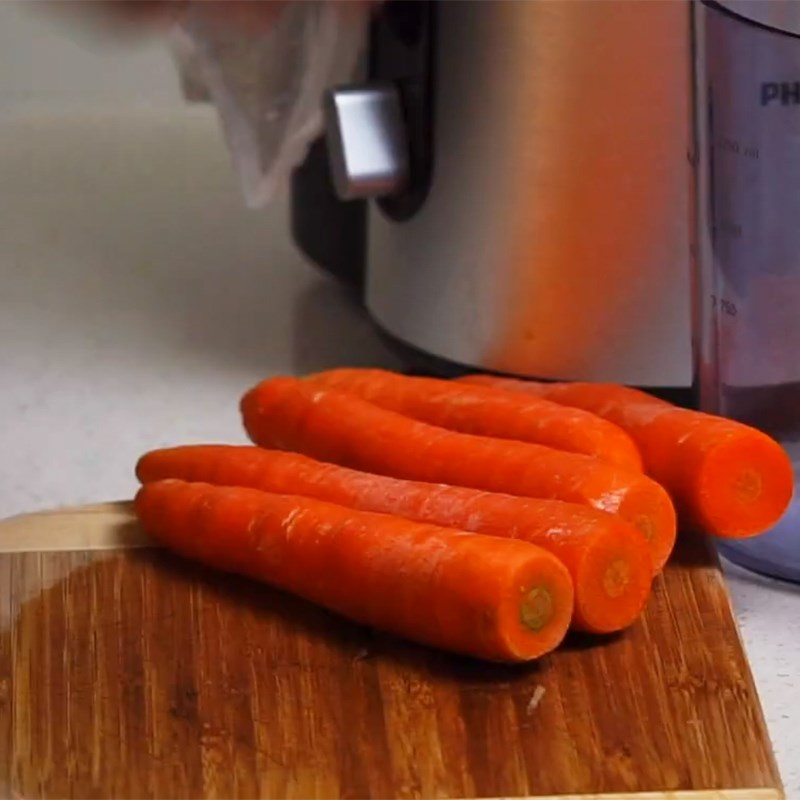 Bước 1 Sơ chế nguyên liệu Nước ép cần tây táo cà rốt