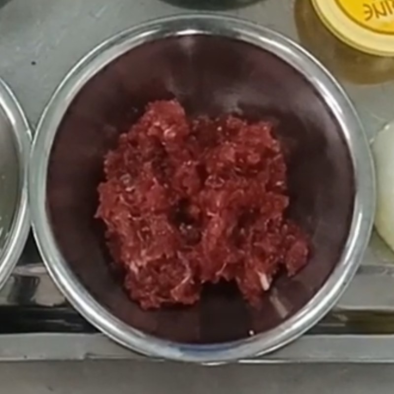 Bước 1 Sơ chế nguyên liệu Súp bí đỏ thịt bò